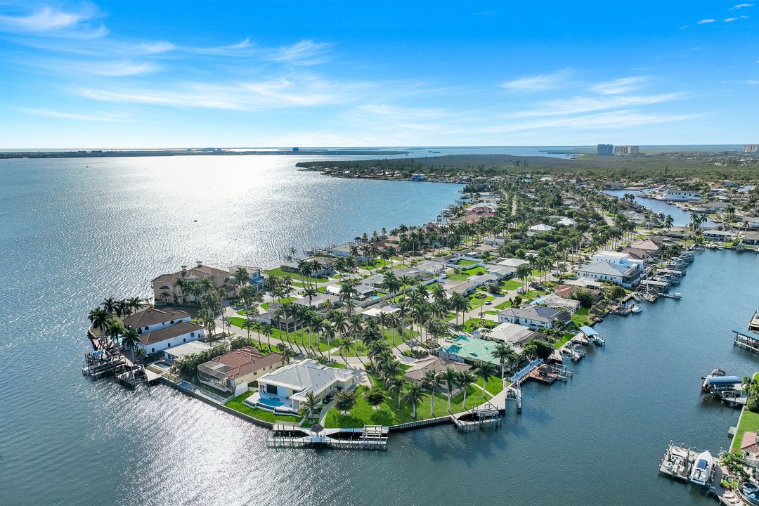 441 Bayshore Dr, Cape Coral, FL 33904
