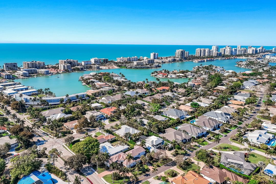 730 Harbour Dr, Naples, FL 34103