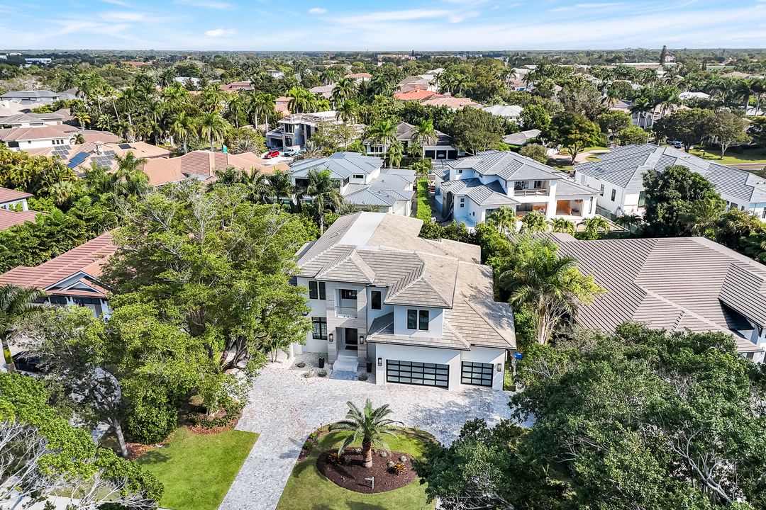 3190 Crayton Rd, Naples, FL 34103