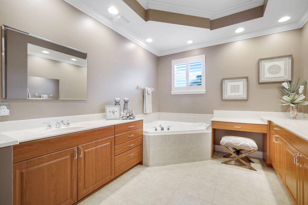 9201 Quartz Ln #201, Naples, FL 34120