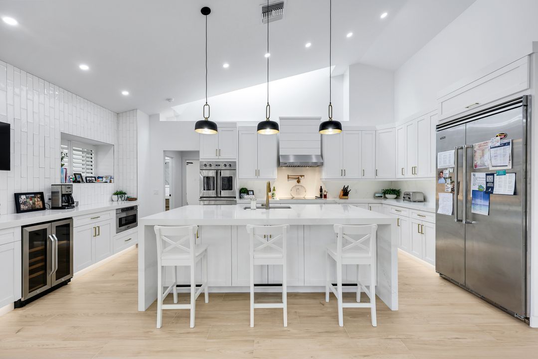 806 Knoll Wood Ct, Naples, FL 34108