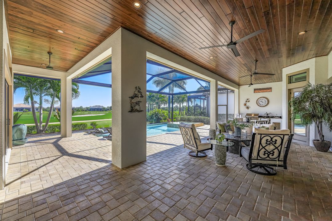 9071 Sorreno Ct, Naples, FL 34119