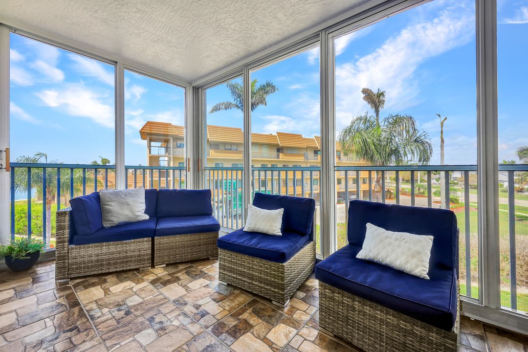 711 W Elkcam Cir #307, Marco Island, FL 34145