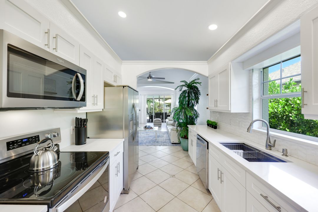 815 96th Ave N, Naples, FL 34108