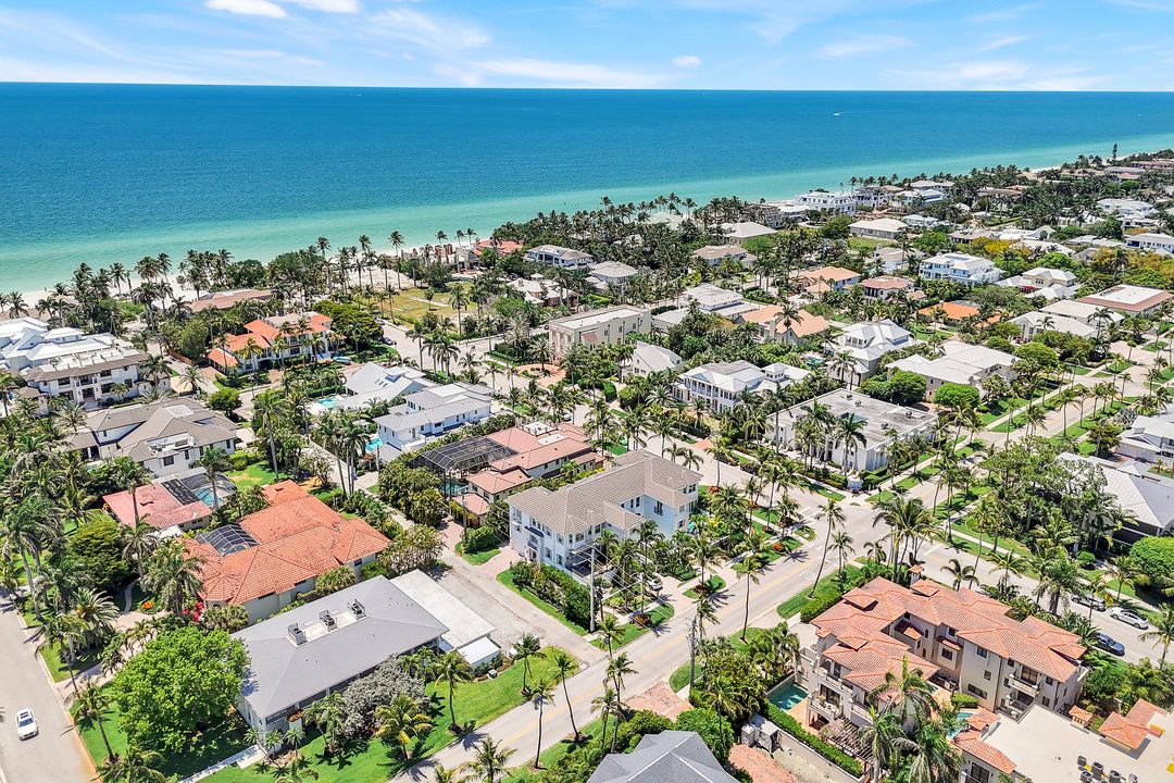 510 2nd St S, Naples, FL 34102