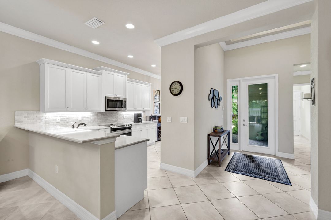 13423 Silktail Dr, Naples, FL 34109