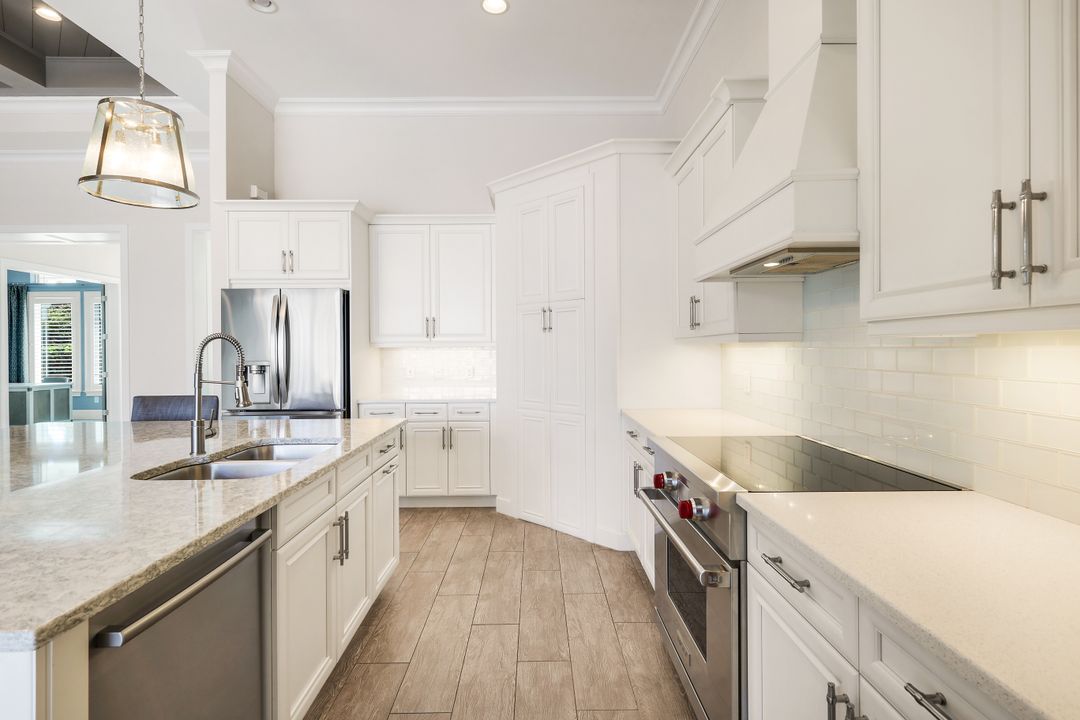 6348 Lyford Isle Dr, Naples, FL 34113