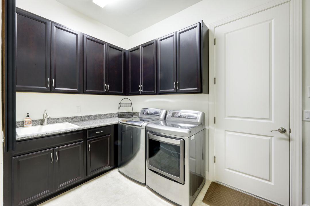 9368 Terresina Dr, Naples, FL 34119