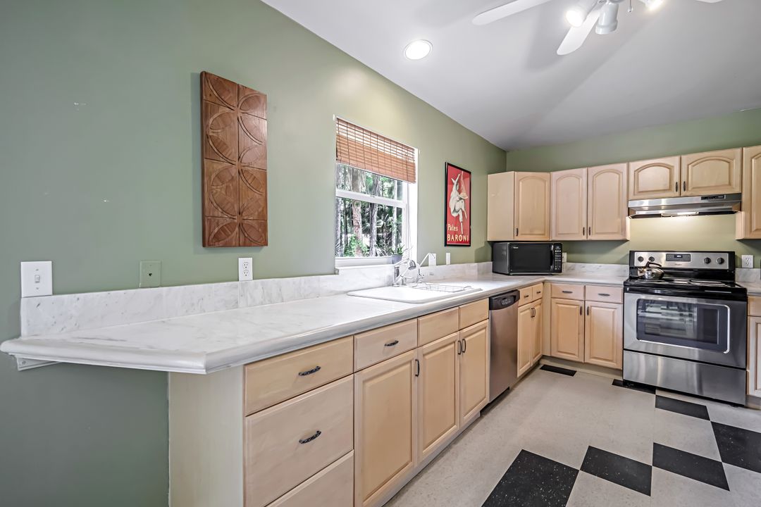 2971 6th St NW, Naples, FL 34120