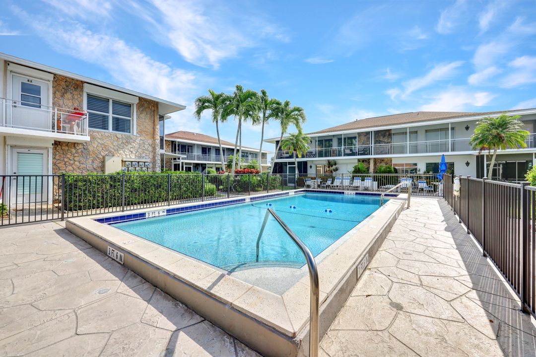 330 Kon Tiki Dr #D-1, Naples, FL 34113