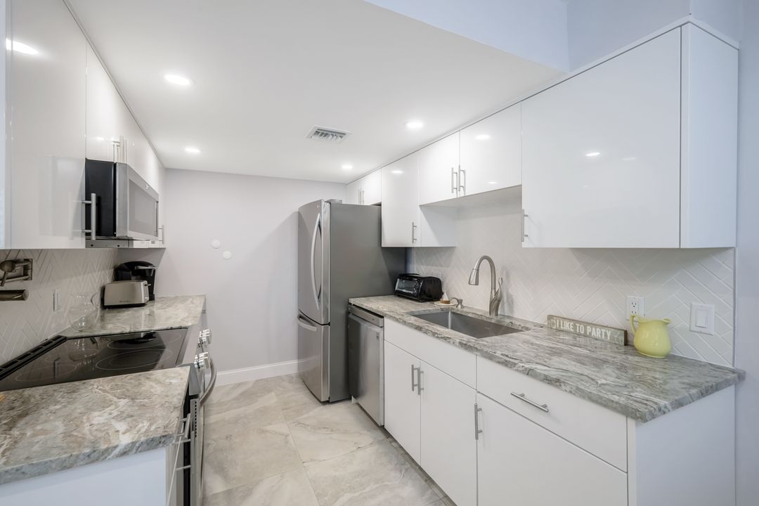 1605 Chesapeake Ave #4, Naples, FL 34102