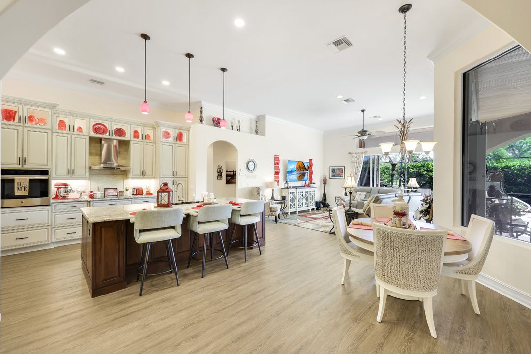 5926 Amberwood Dr, Naples, FL 34110