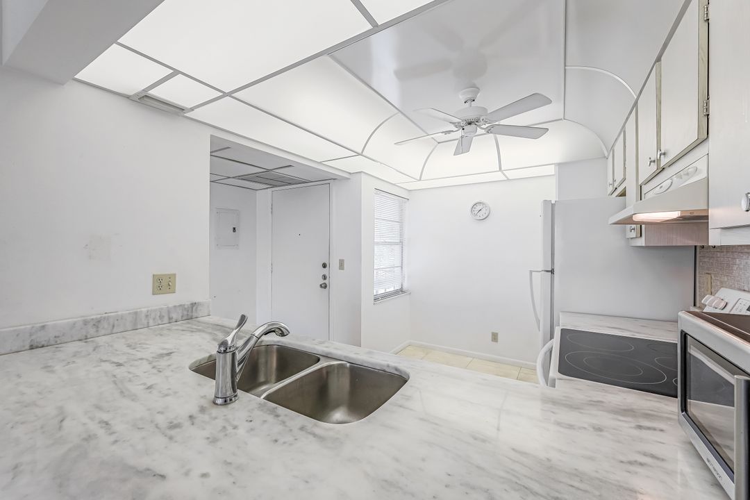 1085 Forest Lakes Dr #8204, Naples, FL 34105