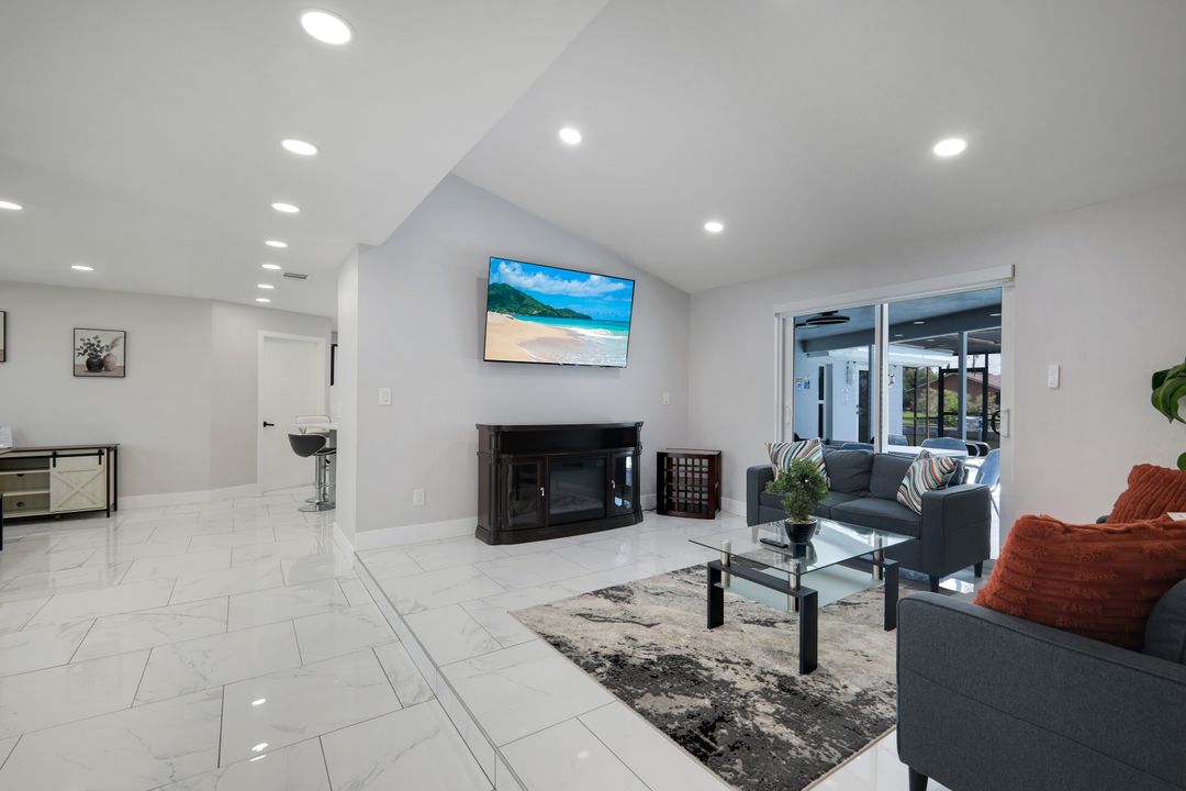 1813 Hancock Bridge Pkwy, Cape Coral, FL 33990