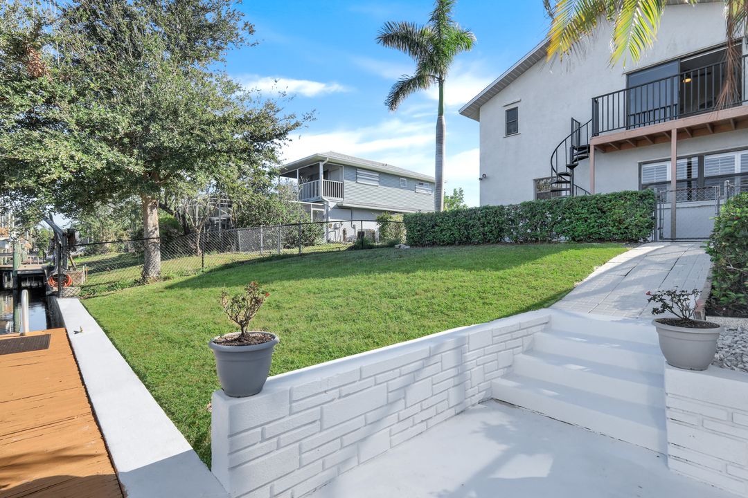 2215 SE 15th St, Cape Coral, FL 33990
