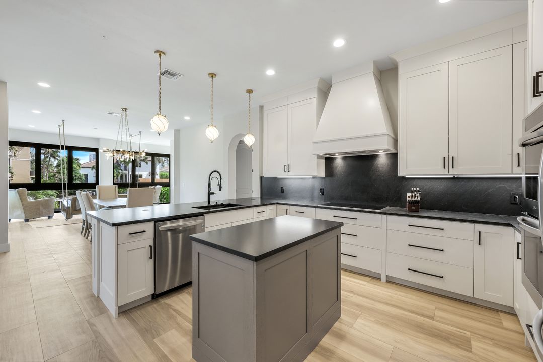 155 Heron Ave, Naples, FL 34108