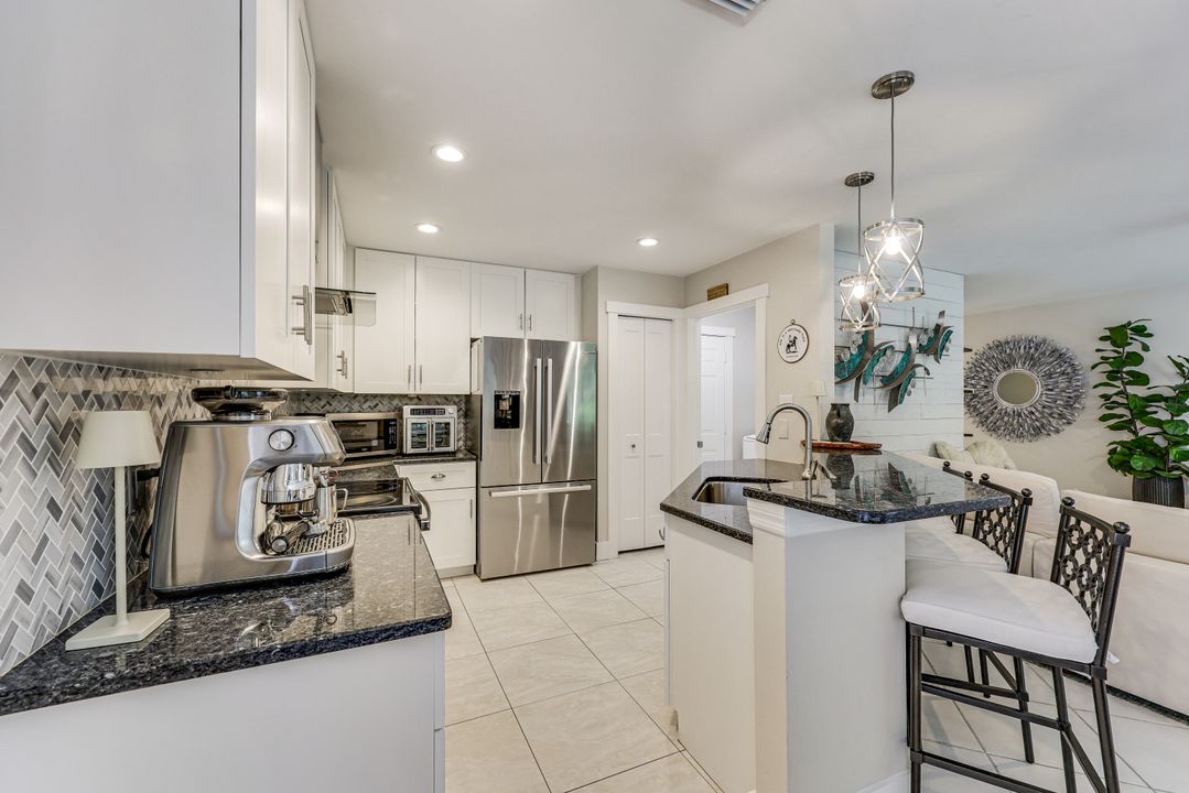 156 Stanhope Cir, Naples, FL 34104