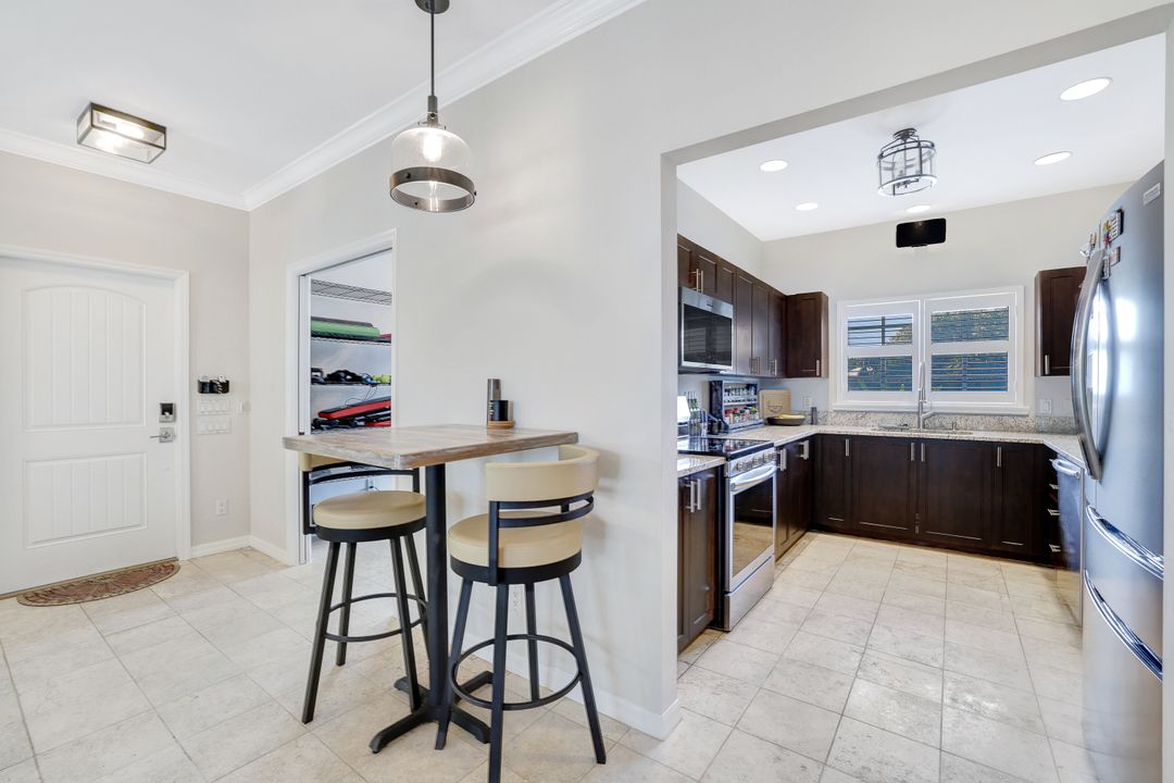 3625 Cottage Club Ln, Naples, FL 34105