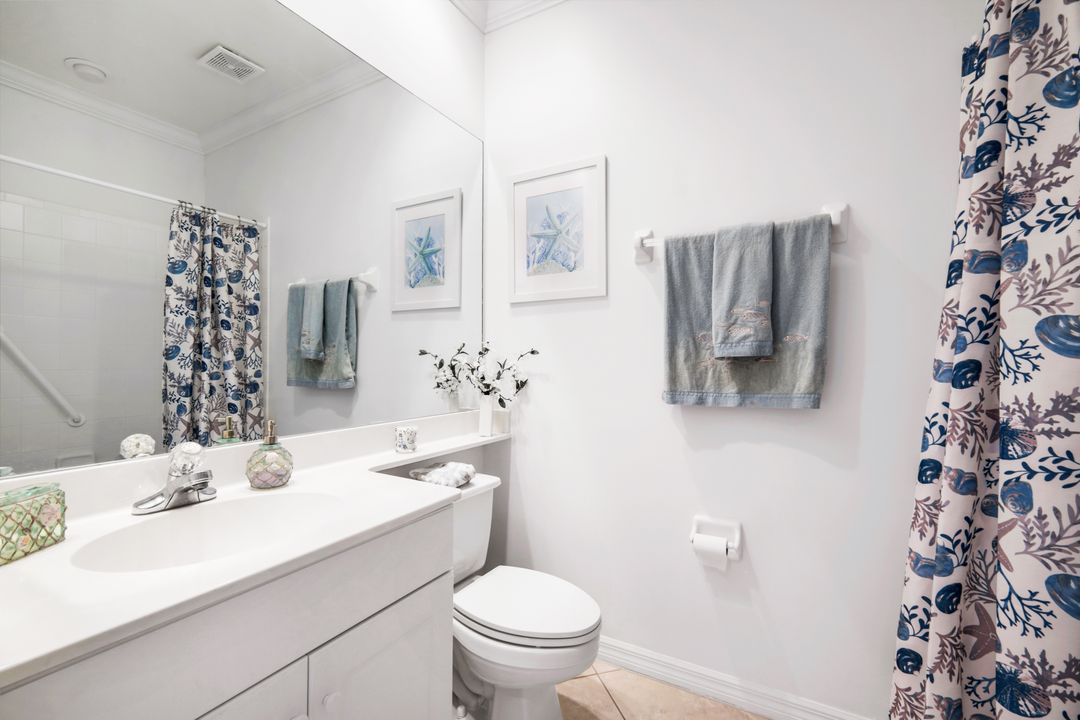 8253 Parkstone Pl #206, Naples, FL 34120