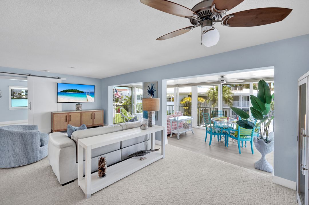 388 Harbour Dr #388, Naples, FL 34103