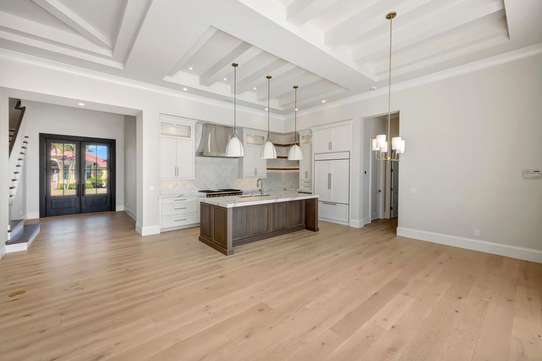 860 Banyan Ct, Marco Island, FL 34145