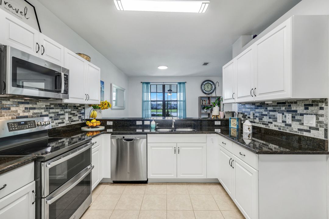 15239 Summit Pl Cir, Naples, FL 34119