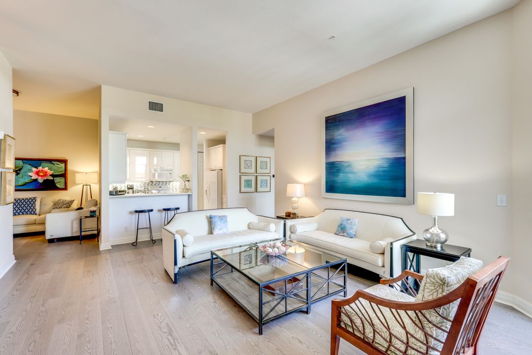 375 5th Ave S #305, Naples, FL 34102