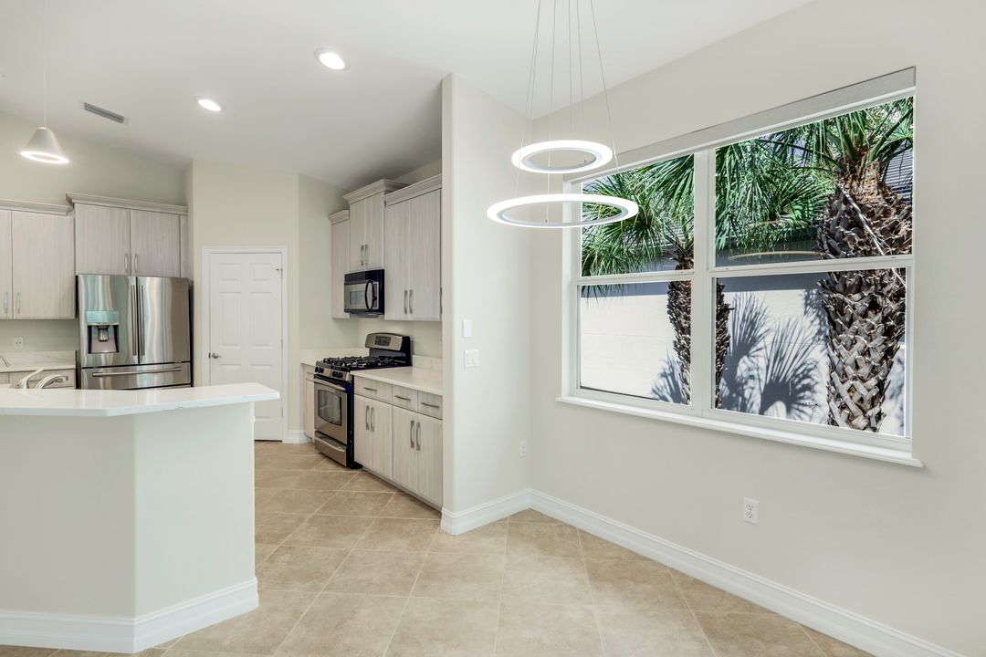 2040 Tarpon Bay Dr N #201, Naples, FL 34119