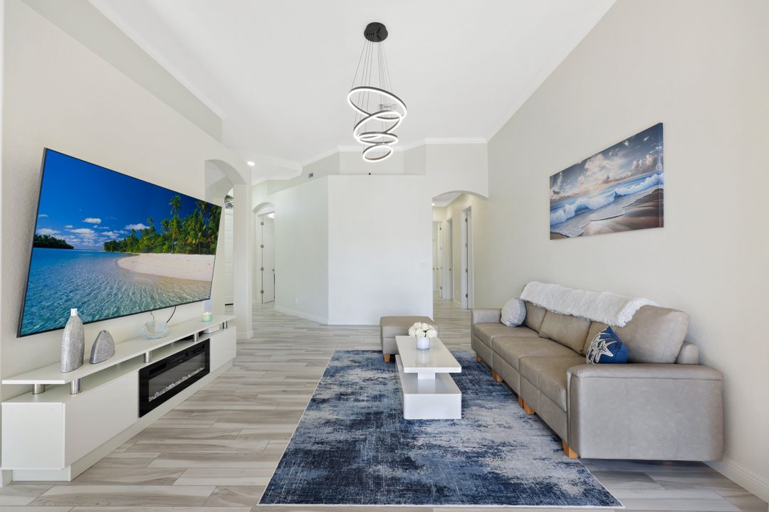 8700 Ibis Cove Cir, Naples, FL 34119