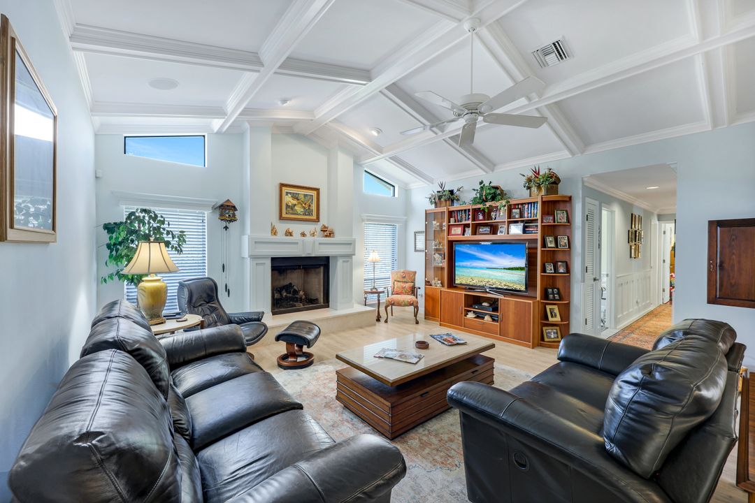 1933 Empress Ct, Naples, FL 34110