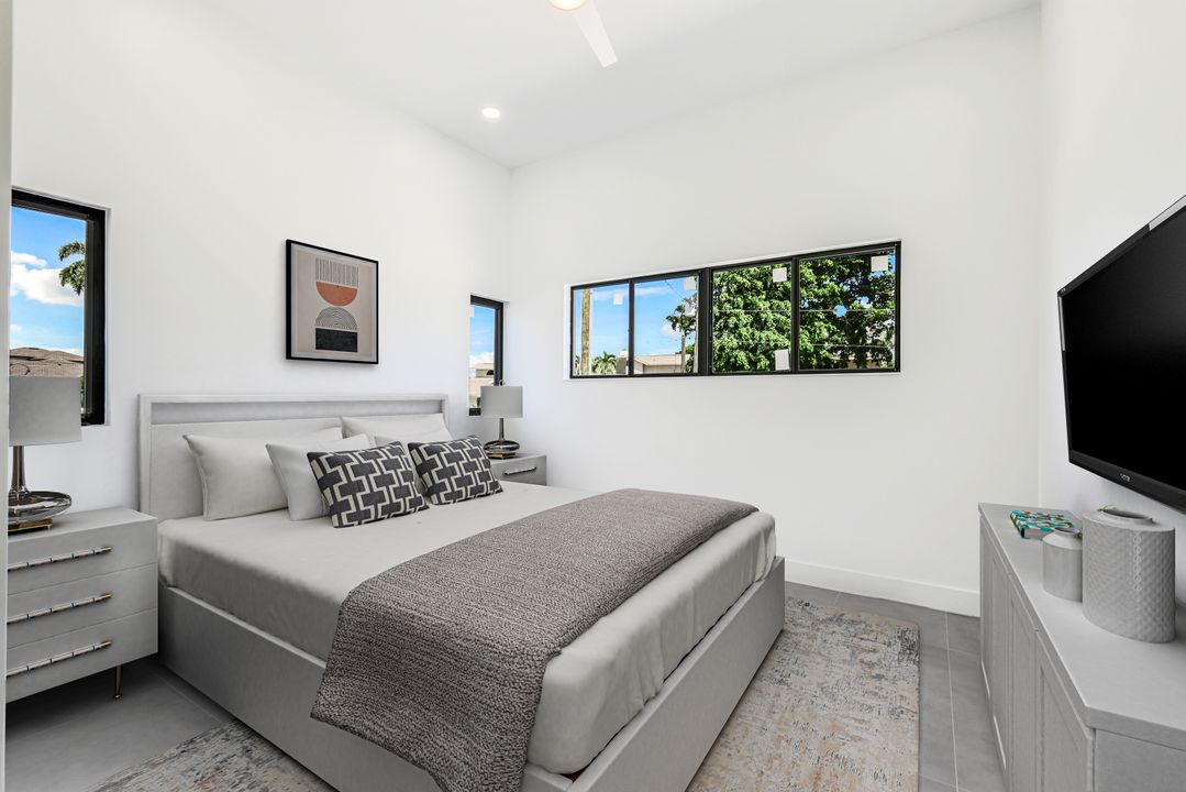 1332 Longwood Dr, Fort Myers, FL 33919