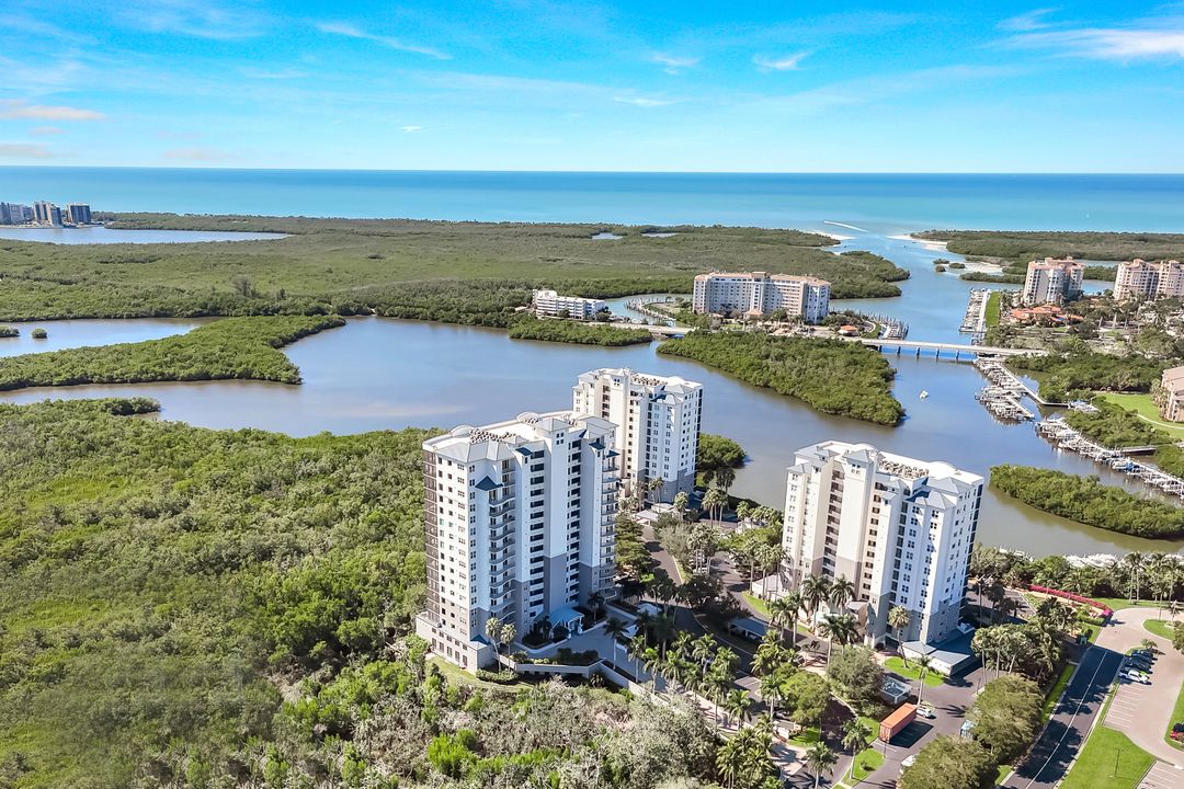 425 Cove Tower Dr #403, Naples, FL 34110