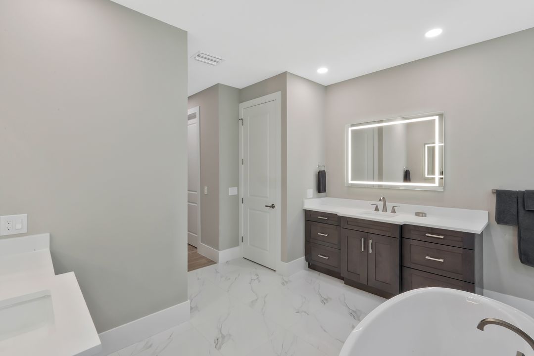 1812 Lagoon Ln, Cape Coral, FL 33914