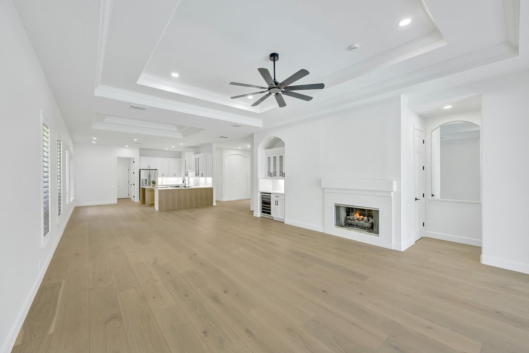 9209 Troon Lakes Dr, Naples, FL 34109