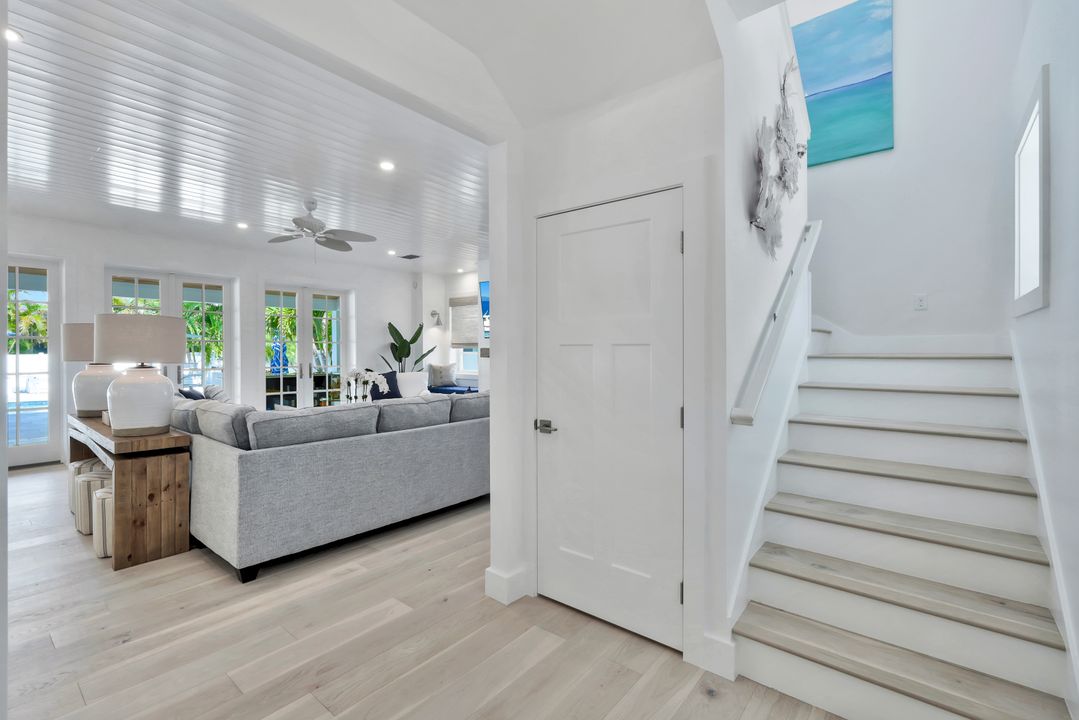 535 93rd Ave N, Naples, FL 34108