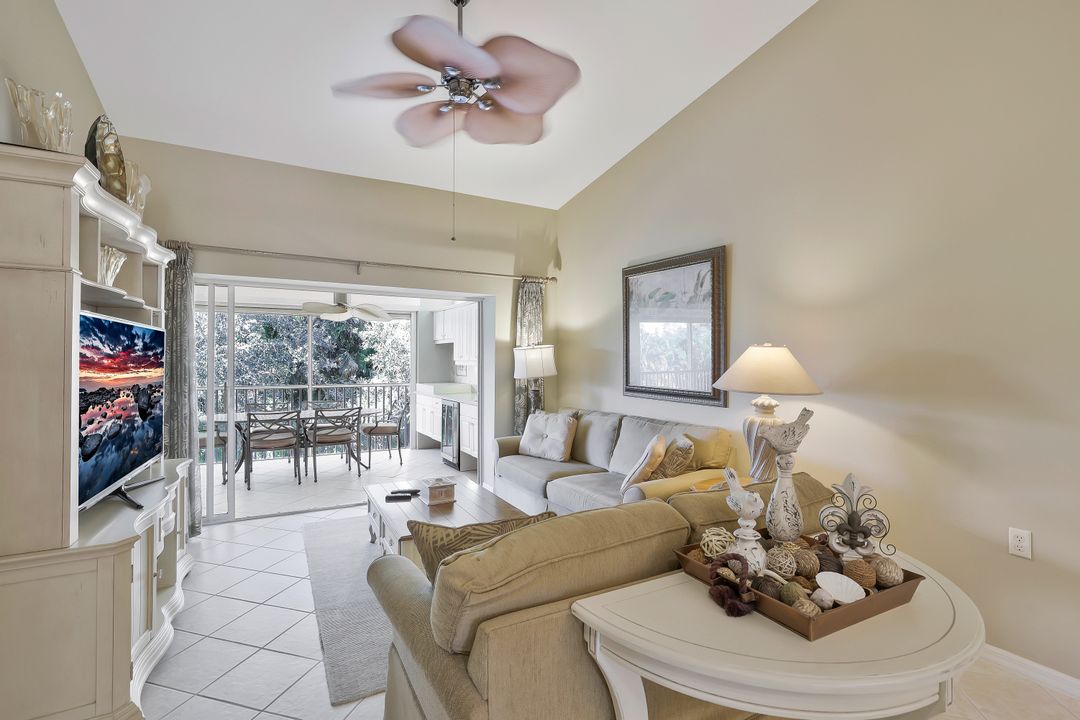 2360 Hidden Lake Ct #10, Naples, FL 34112