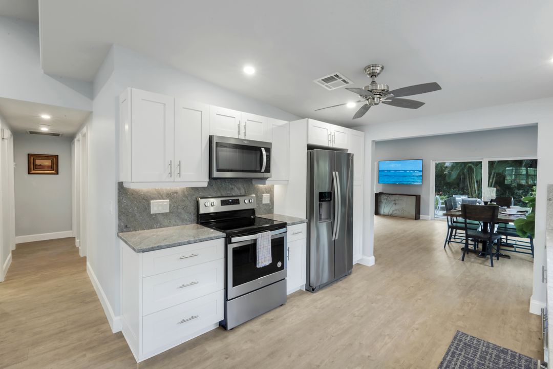 630 109th Ave N, Naples, FL 34108