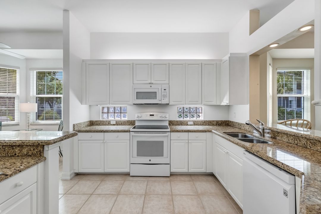 820 Bentwater Cir #101, Naples, FL 34108