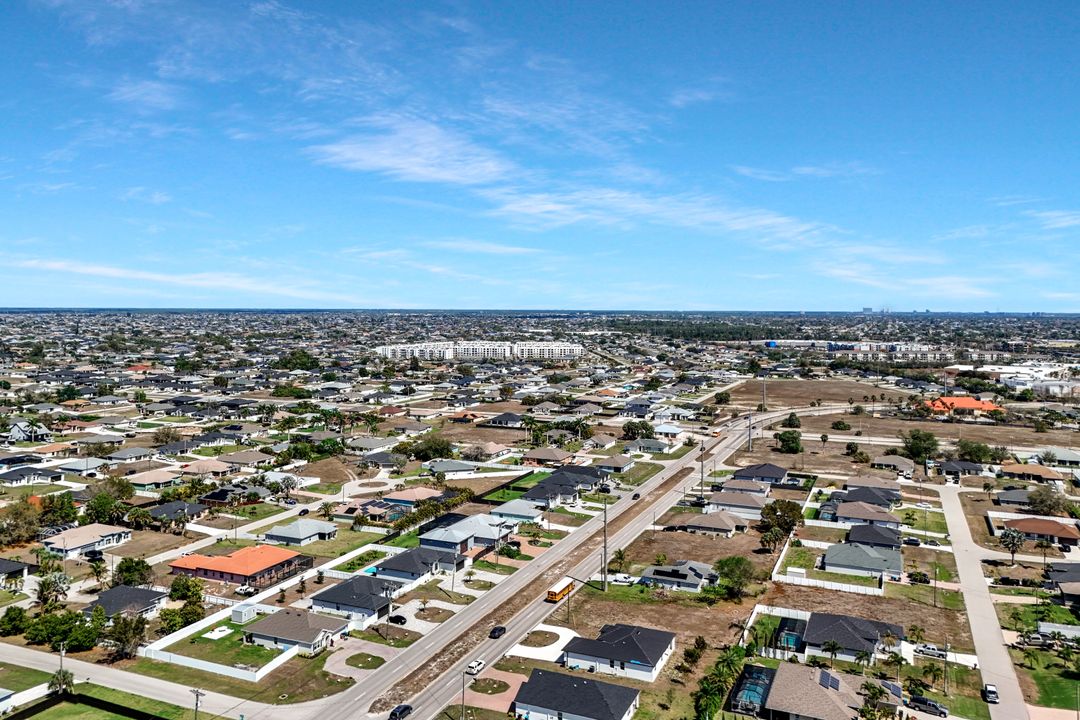 913 Embers Pkwy W, Cape Coral, FL 33993