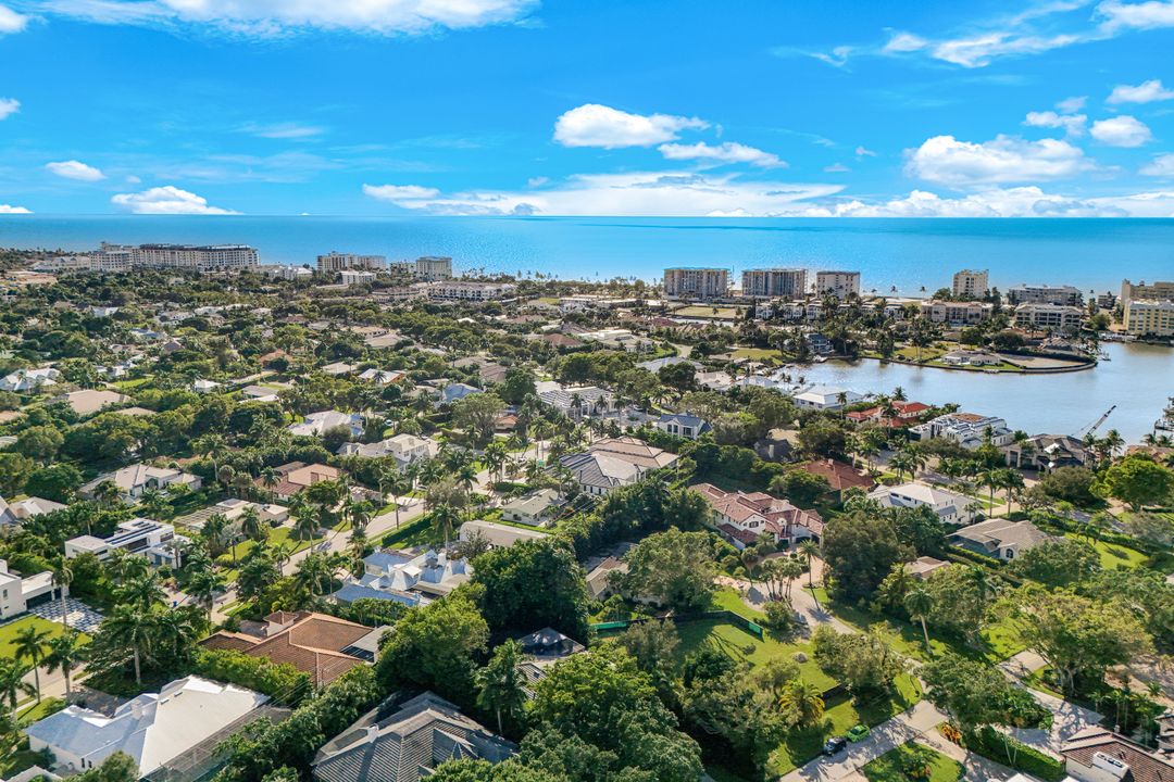 602 Springline Dr, Naples, FL 34102