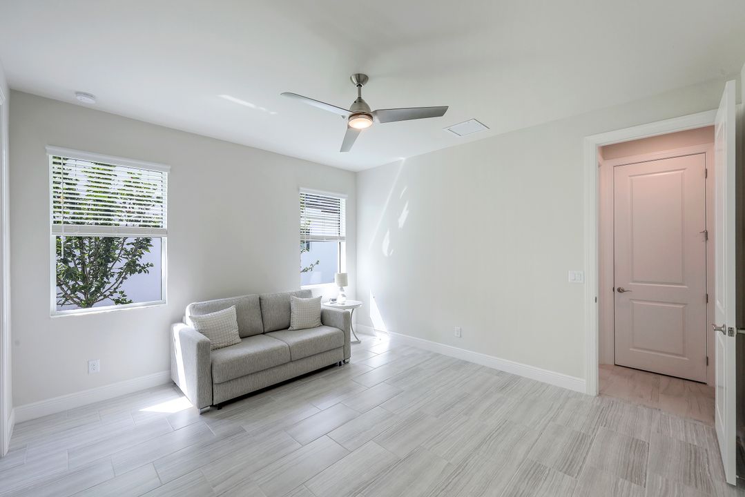 8959 Redonda Dr, Naples, FL 34114