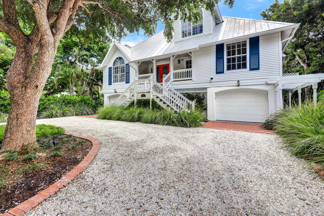 670 8th Ave S, Naples, FL 34102