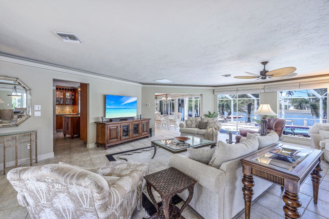 1894 Woodbine Ct, Marco Island, FL 34145