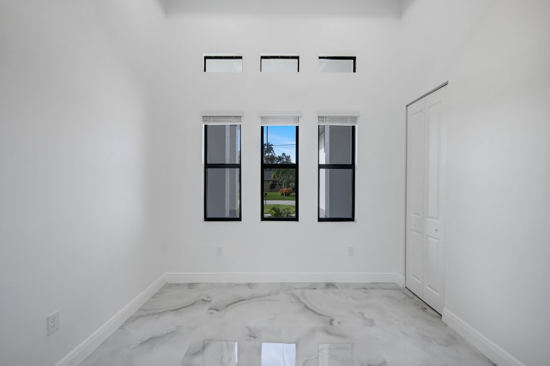 215 SW 37th Ln, Cape Coral, FL 33914