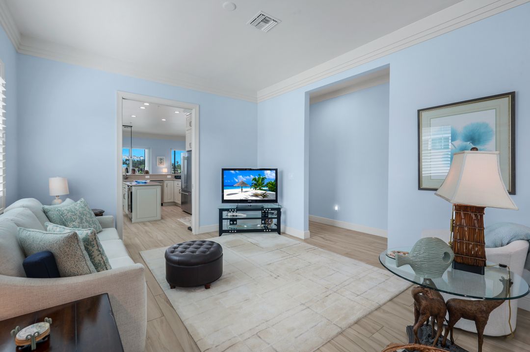 608 El Camino Real #201, Naples, FL 34119
