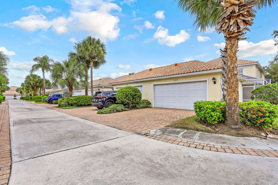 6214 Towncenter Cir, Naples, FL 34119