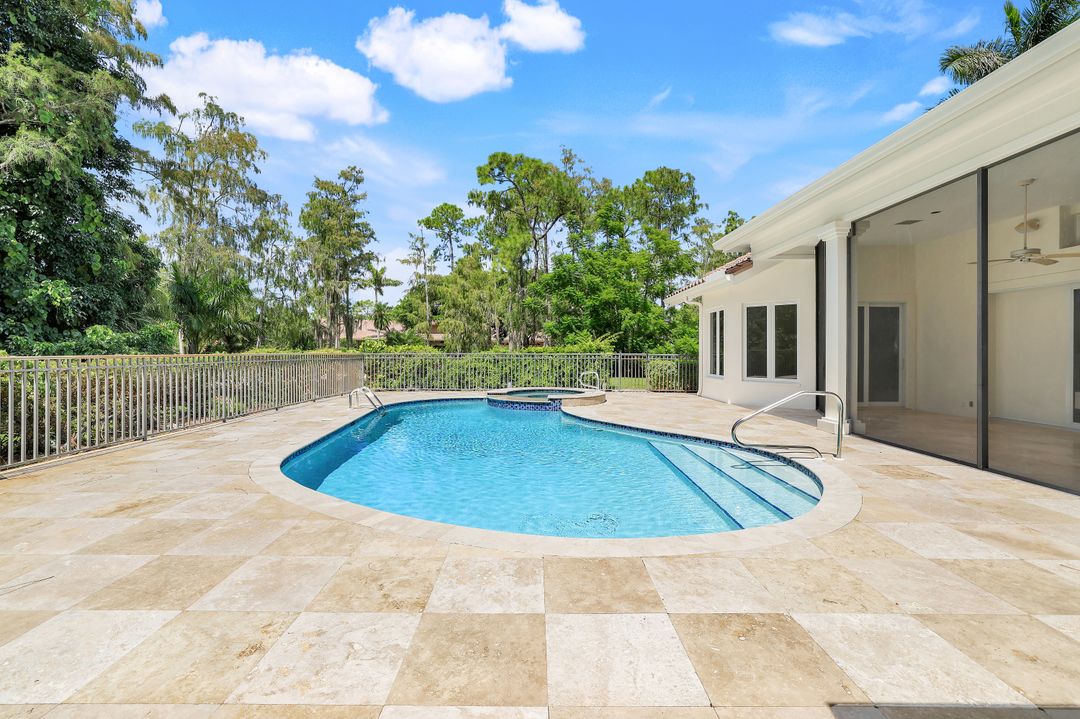 4502 Silver Fox Dr, Naples, FL 34119