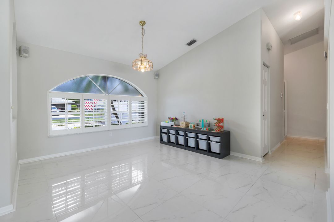 7563 Woodland Bend Cir, Fort Myers, FL 33912