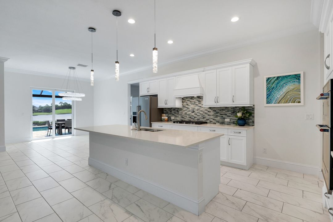 14386 Laguna Spgs Ln, Naples, FL 34114