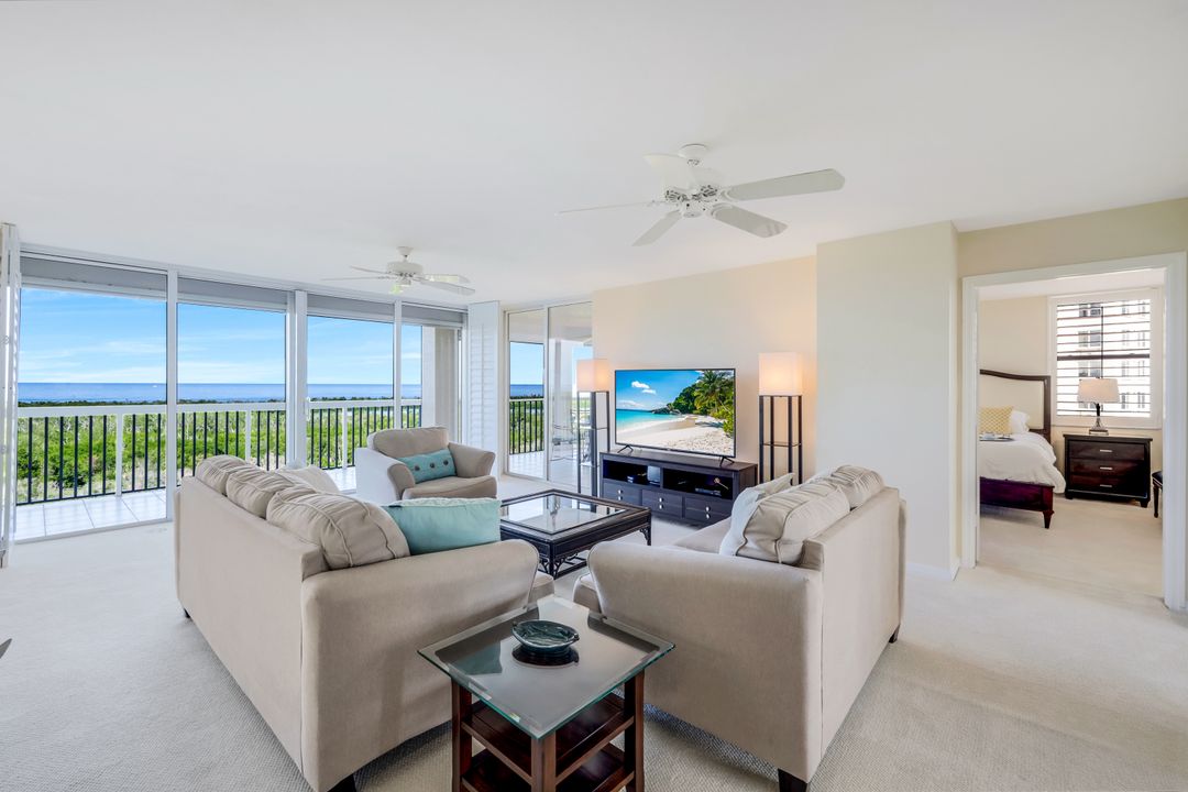 6585 Nicholas Blvd #905, Naples, FL 34108